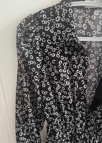 V Yaka Siyah Elbise Çiçekli - Görsel 2