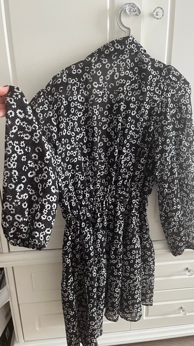 V Yaka Siyah Elbise Çiçekli - Görsel 4