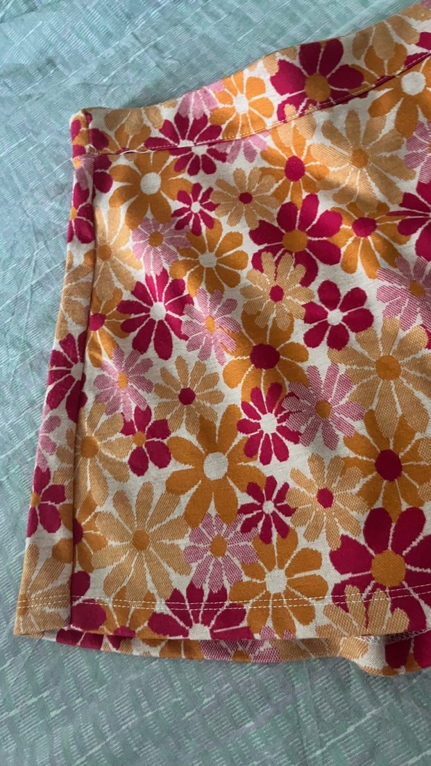 Çiçek Desenli Şortlu Etek - Görsel 2