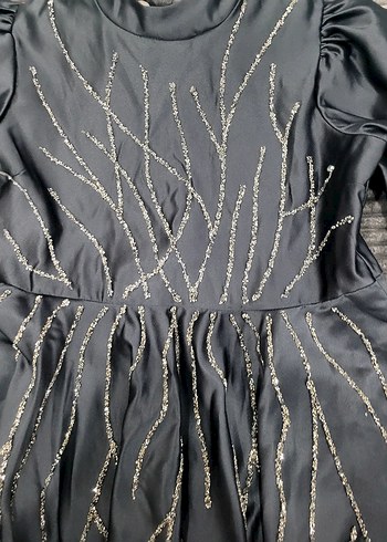 Siyah Parlak Uzun Kollu Drapeli Uzun tesettür abiye - Görsel 3