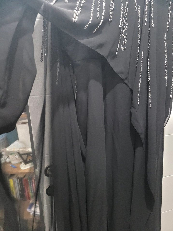 Nakışlı Uzun Siyah Drapeli tesettür abiye elbise - Görsel 2