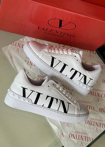 38 Beden Valentino Beyaz Spor Ayakkabı