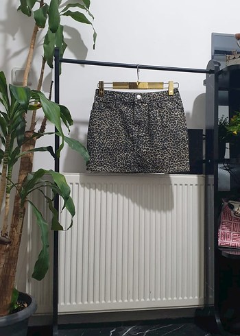 Mango Yılan Desenli Kemerli Mini Etek