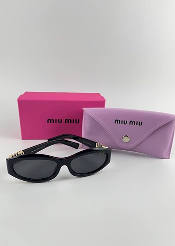Miu Miu Parlak Siyah Kadın Güneş Gözlüğü