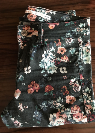 32 Beden Bershka Çiçekli Pantolon