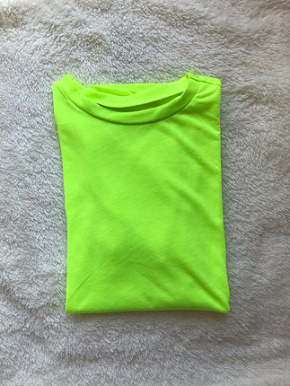 Neon Tişört Bershka T-Shirt %20 İndirimli - Gardrops