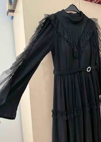 44 Beden Uzun Siyah Gotik Fırfırlı Elbise
