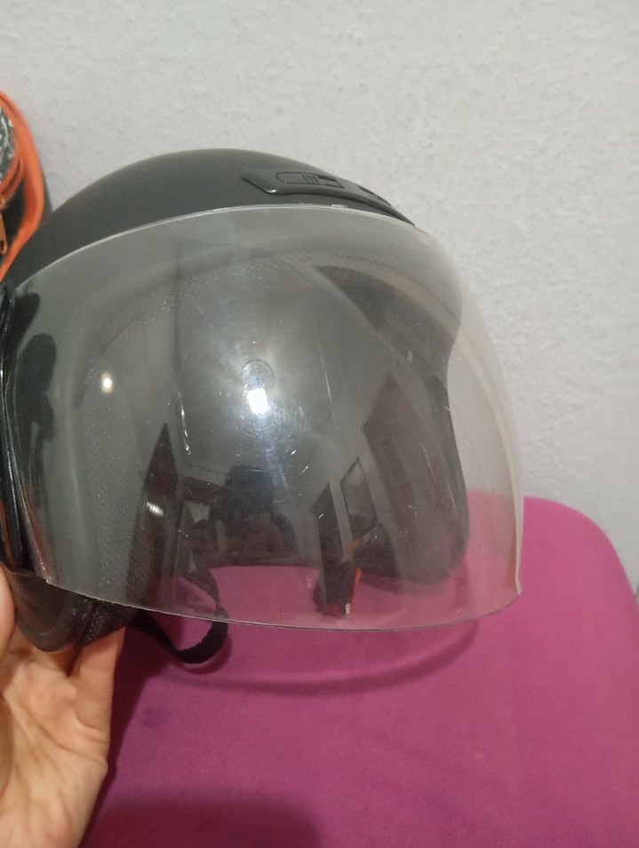 Siyah Minimalist Motosiklet Kaskı - Görsel 2