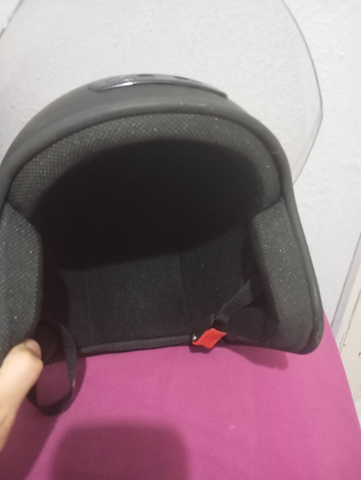 Siyah Minimalist Motosiklet Kaskı - Görsel 3