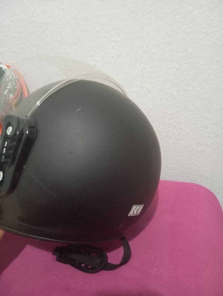 Siyah Minimalist Motosiklet Kaskı - Görsel 5