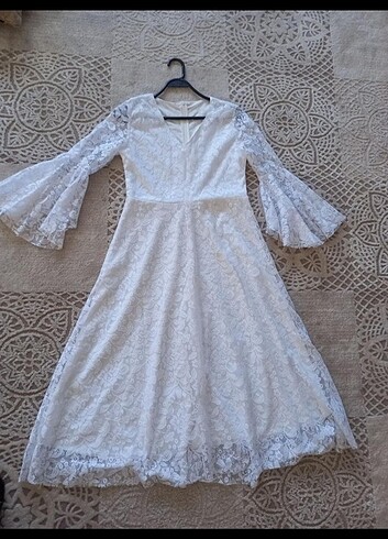 Trendyol & Milla Beyaz güpürlü elbise kemerli 