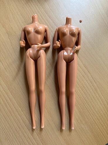 Hasarlı Vintage Barbie Vücutları