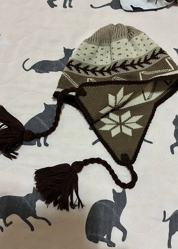 Püsküllü Bağcıklı Kahverengi Bere - Görsel 4