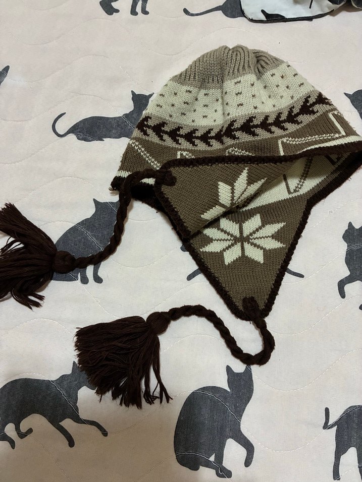 Püsküllü Bağcıklı Kahverengi Bere - Görsel 4