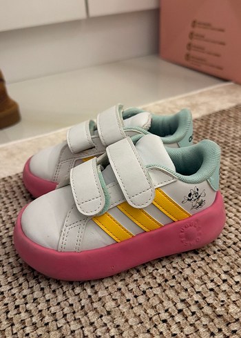 Adidas 22