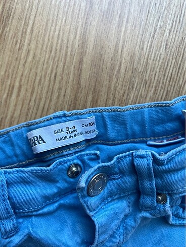 4 Yaş Beden mavi Renk ZARA ERKEK ÇOCUK ŞORT