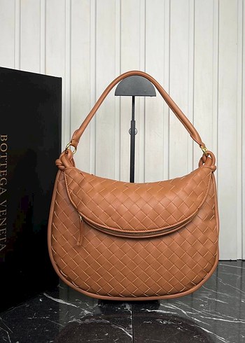 Bottega Veneta Bej Deri Kadın Çanta Tokalı Modern Klasik