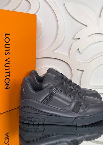 42 Beden siyah Renk Louis Vuitton Siyah Bağcıklı Erkek Spor Ayakkabı 43/45 Arası