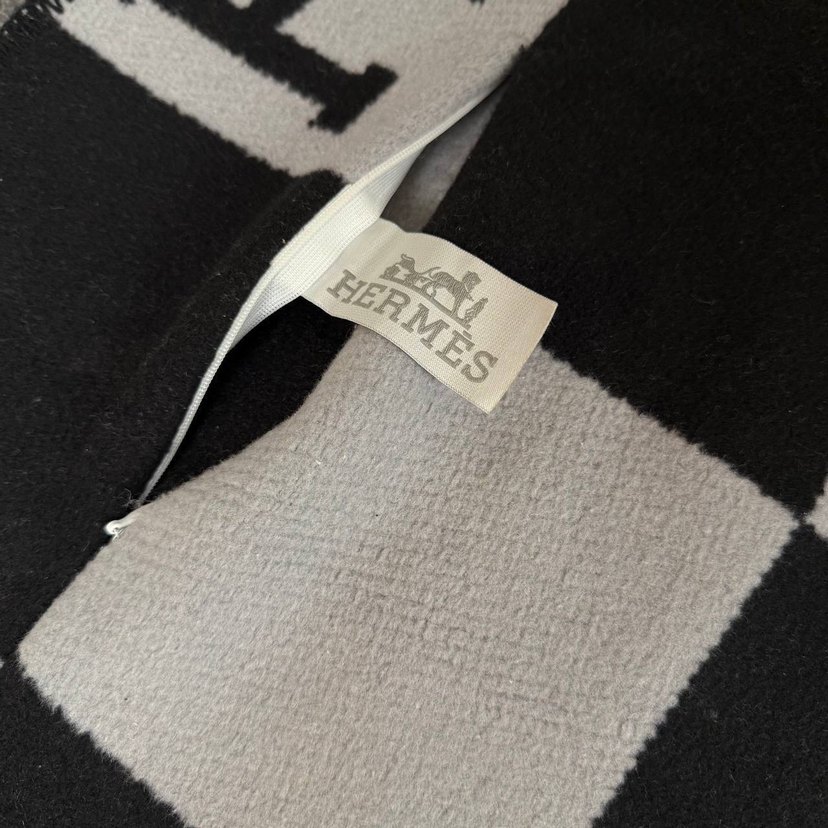 Hermes Kırmızı Kareli Dekoratif Yastık - Görsel 3