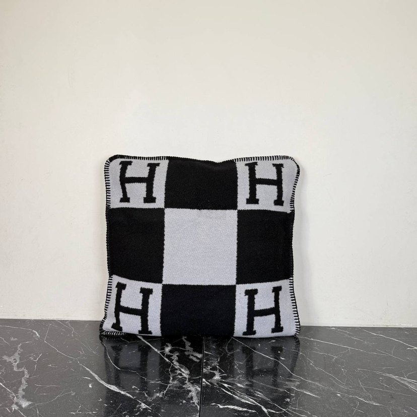 Hermes Kırmızı Kareli Dekoratif Yastık - Görsel 2