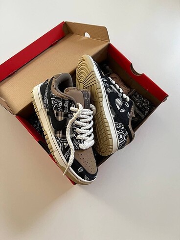 SB Dunk Low Travis Scott 36-45 Arası