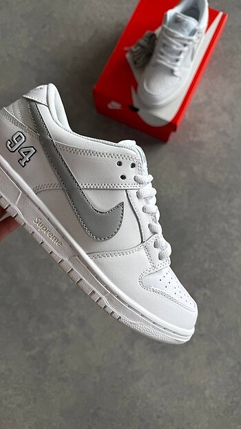 42 Beden Supreme x Nike SB Dunk Low 40-45 Men Sneakers Erkek Ayakkabı