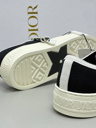 38 Beden Dior Women Sneakers 36/40