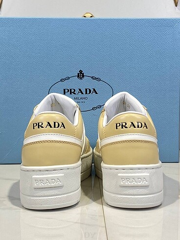 36 Beden beyaz Renk Prada Wormen Sneaker 36 - 41 Arası