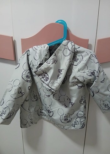 Desenli Gri Beyaz Erkek Çocuk Yağmurluk - Görsel 3