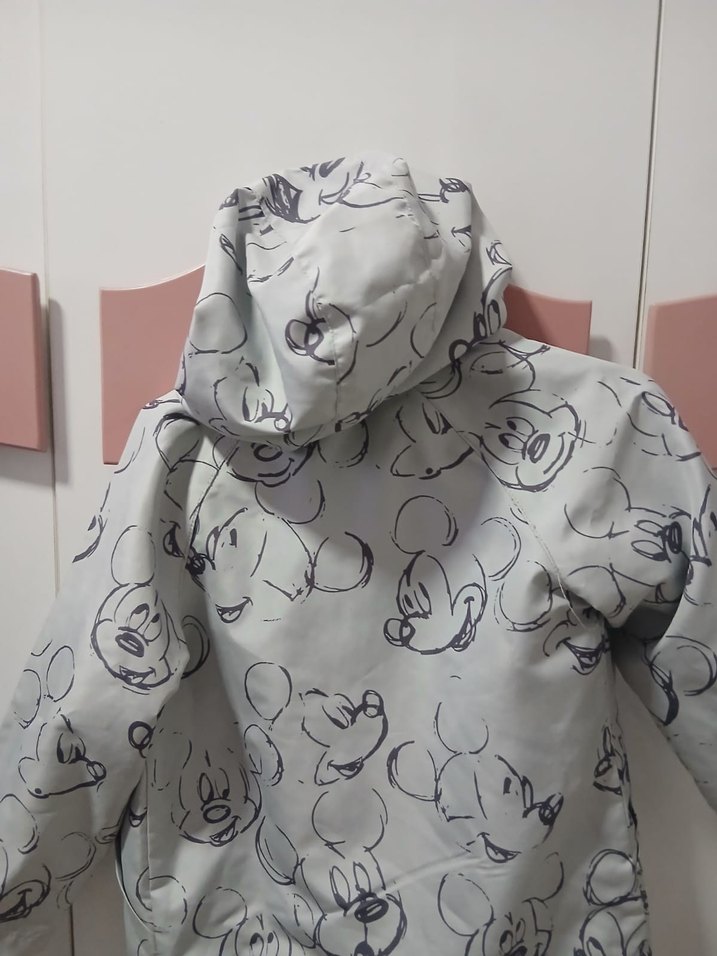 Desenli Gri Beyaz Erkek Çocuk Yağmurluk - Görsel 4