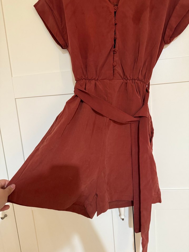 Kiremit Kısa Tulum, V Yaka, Kemerli - Görsel 2