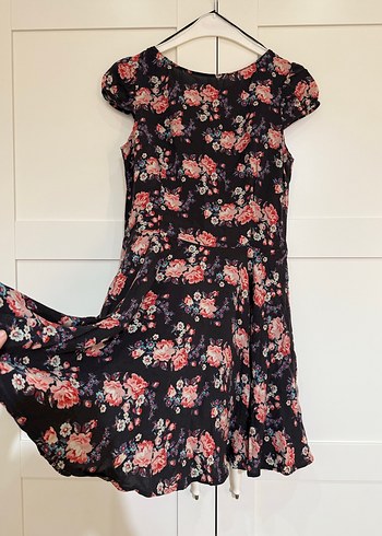 Kısa Kollu Çiçek Desenli Mini Elbise - Görsel 2