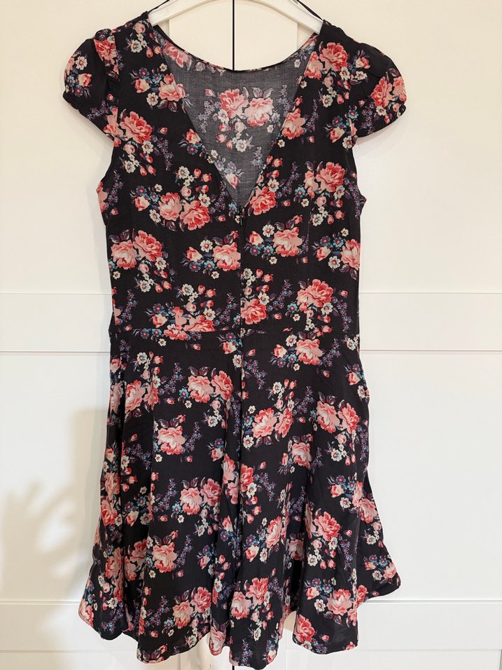 Kısa Kollu Çiçek Desenli Mini Elbise - Görsel 4