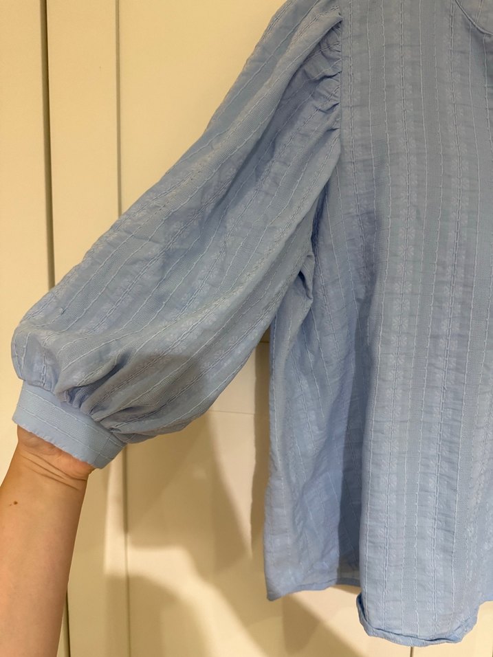 Mavi V Yaka Düğmeli Keten Kadın Gömlek - Görsel 3