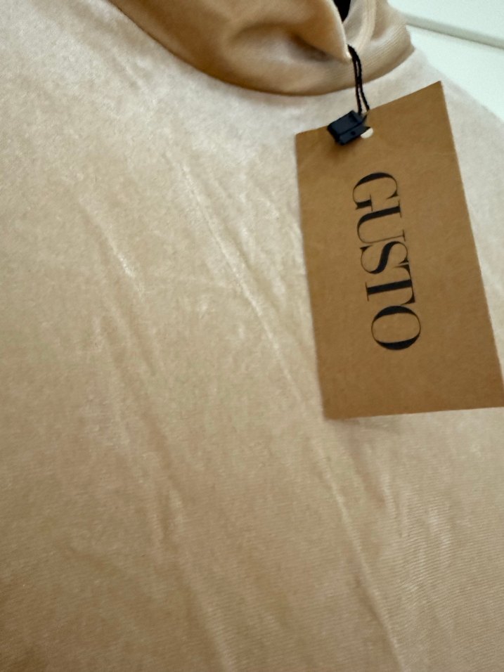 Bej Kadife Yüksek Yakalı Üst - Görsel 2