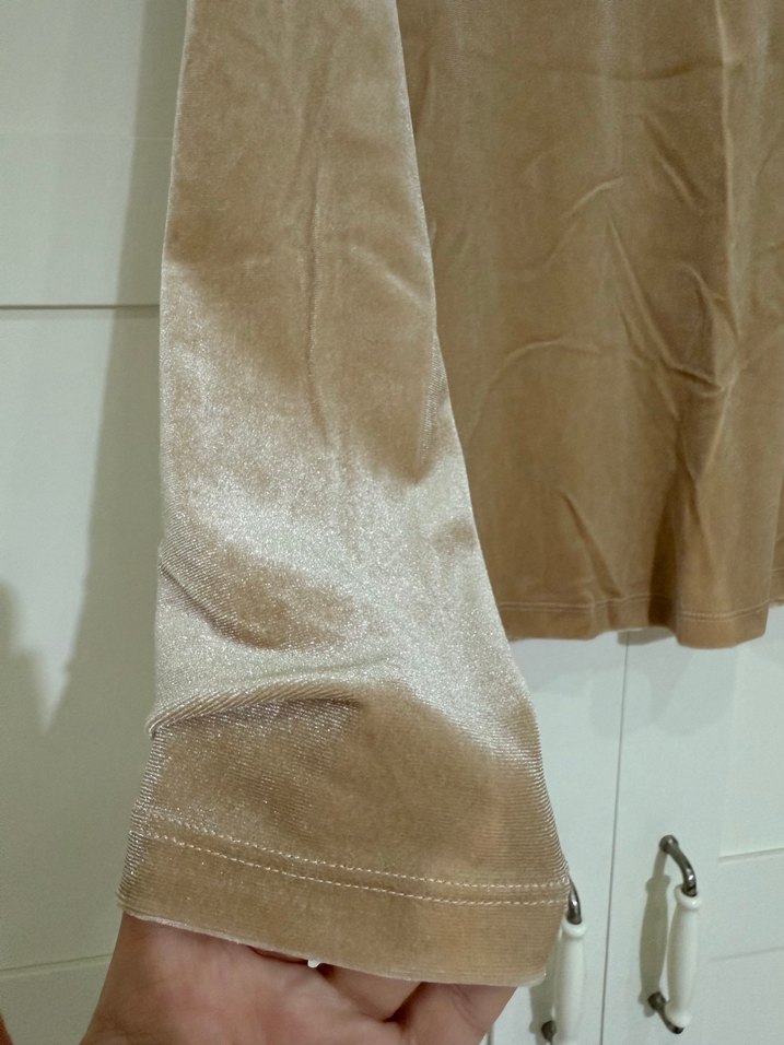 Bej Kadife Yüksek Yakalı Üst - Görsel 5