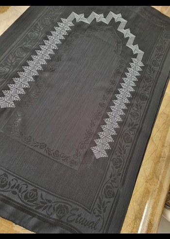 Beden Siyah Panolu Simli Seccade Gümüş İpli