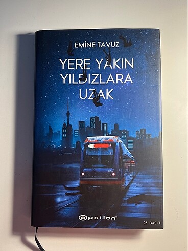 Yere Yakın Yıldızlara Uzak Kitap