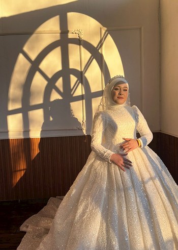 Uzun Beyaz İşlemeli Tesettür Gelinlik