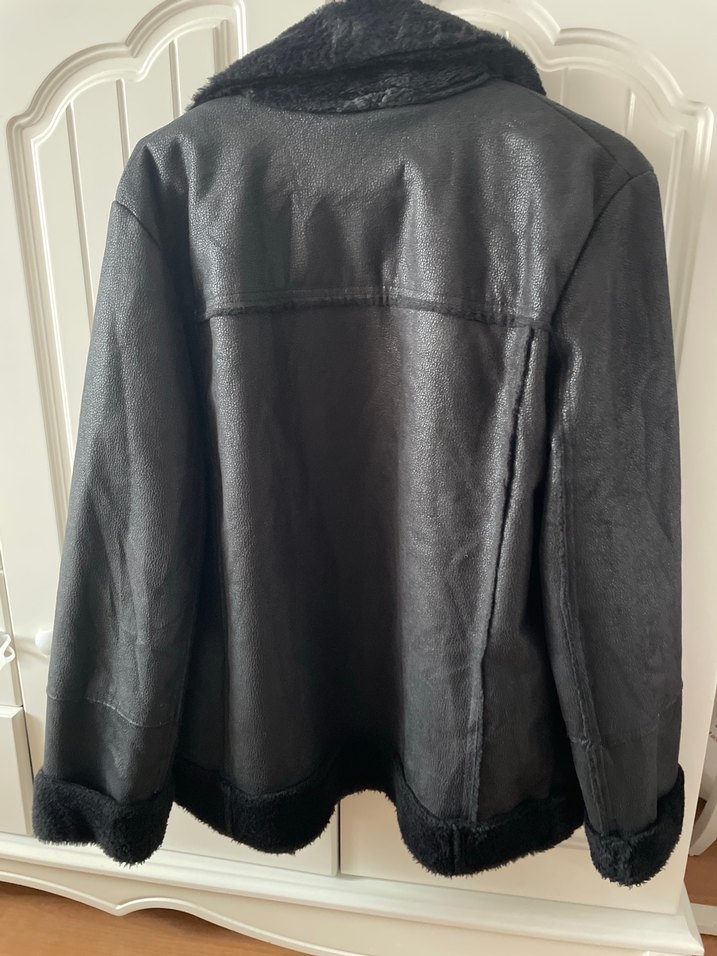 Siyah Kürklü Kadın Ceket - Görsel 2