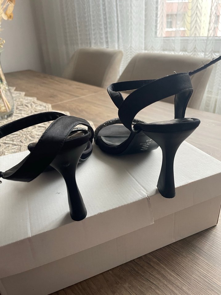 Siyah Topuklu Kadın Ayakkabı - Görsel 3