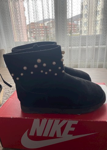 Siyah Süet Tokalı Kadın Topuklu Bot - Görsel 2