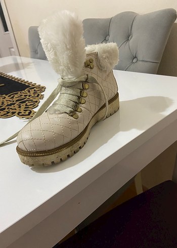 Beyaz Kürklü Kadın Dolgu Topuk Bot - Görsel 2