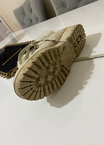 Beyaz Kürklü Kadın Dolgu Topuk Bot - Görsel 3