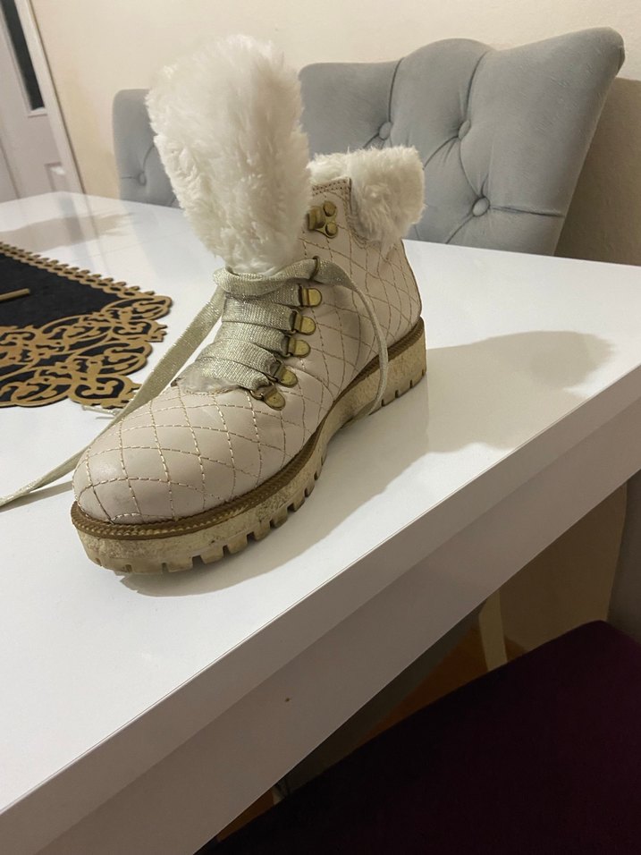 Beyaz Kürklü Kadın Dolgu Topuk Bot - Görsel 2