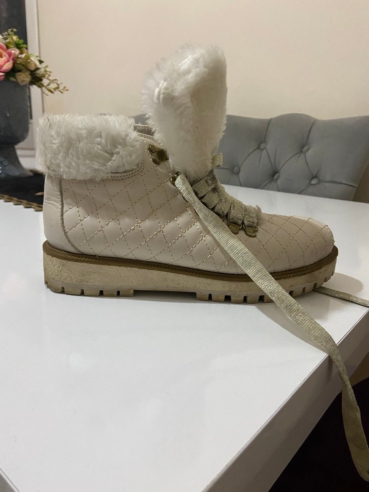 Beyaz Kürklü Kadın Dolgu Topuk Bot - Görsel 4
