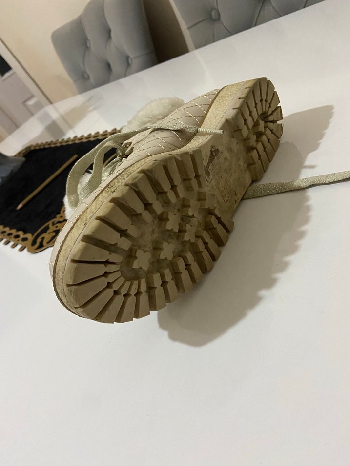 Beyaz Kürklü Kadın Dolgu Topuk Bot - Görsel 3