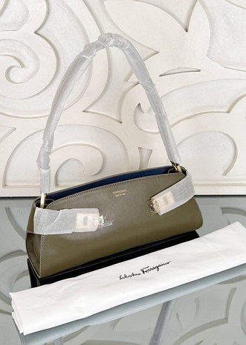Salvatore Ferragamo Haki Deri El Cantasi