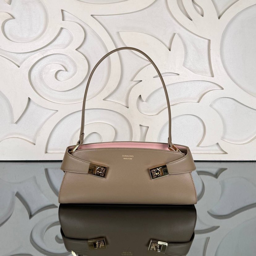 Salvatore Ferragamo Haki Deri El Çantası — görsel 10/16