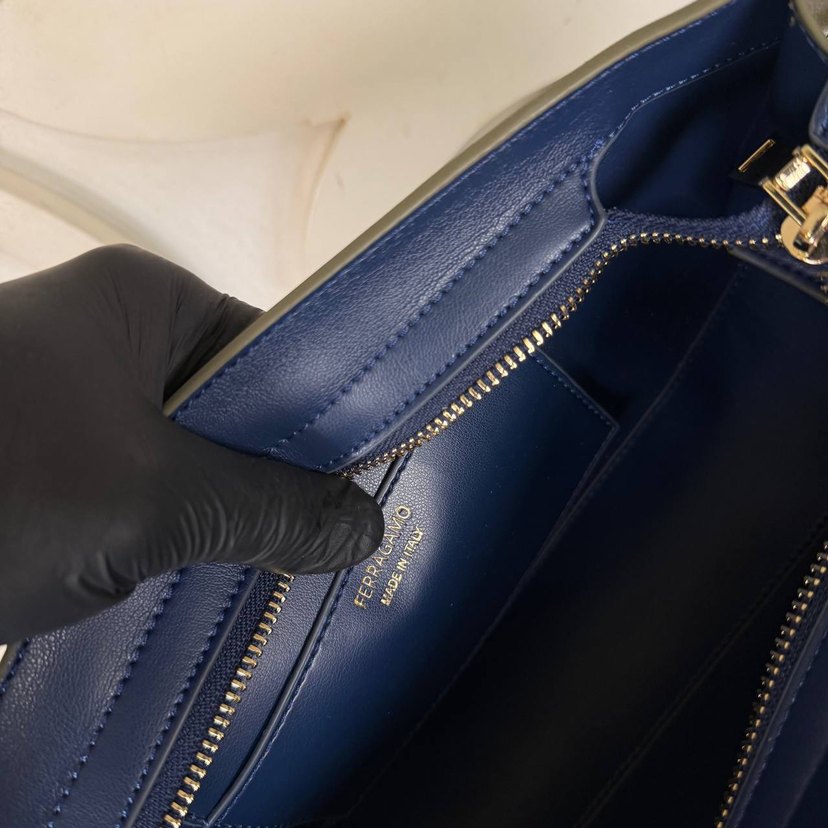 Salvatore Ferragamo Haki Deri El Çantası — görsel 8/16